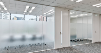 パーテーション・間仕切り専門サイト - 「会議室」「個室スペース